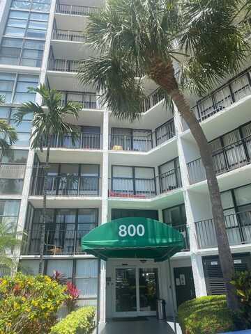800 Parkview Dr, Hallandale Beach, FL 33009