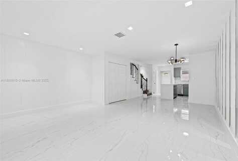450 SE 7th St, Dania Beach, FL 33004
