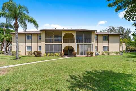 322 Pine Ridge Cir, Green Acres, FL 33463