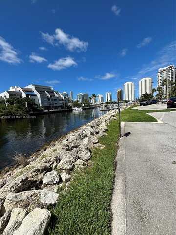 400 Kings Point Dr, Sunny Isles Beach, FL 33160