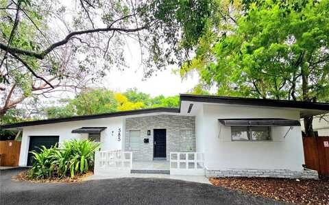 585 NE 138th St, North Miami, FL 33161