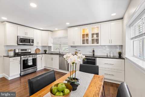 221 W SYLVAN AVENUE, MORTON, PA 19070