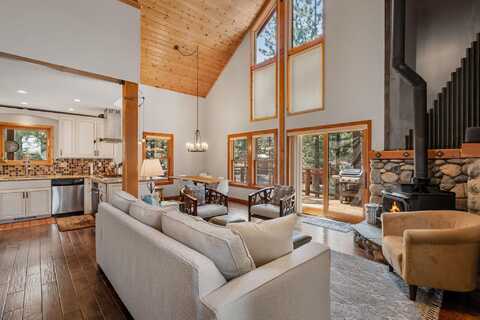 13314 Roundhill Drive, Truckee, CA 96161