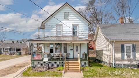 210 S 8th, Escanaba, MI 49829