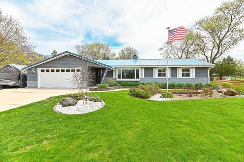 4076 S 104th St, Greenfield, WI 53228