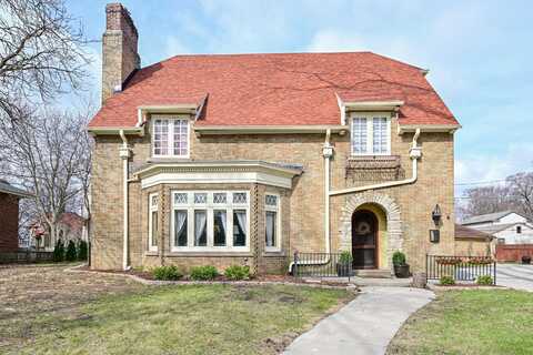 529 N 68th St, Wauwatosa, WI 53213