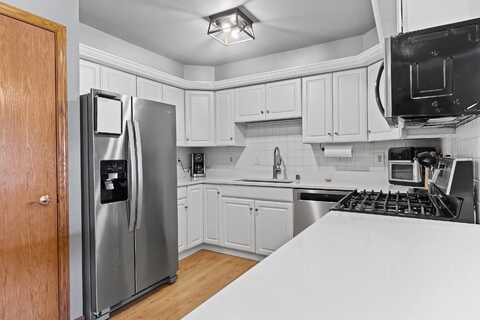 10153 W Whitnall Edge Dr, Franklin, WI 53132