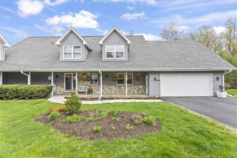 1610 Journeys Dr, Hartland, WI 53029