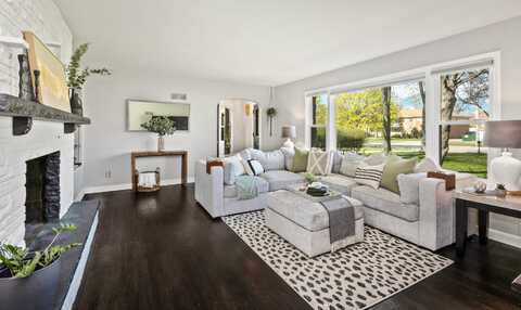 4468 N 100th St, Wauwatosa, WI 53225