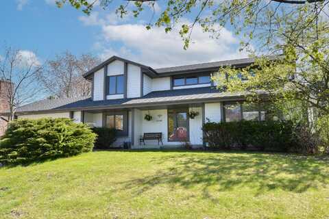 10100 N Foxkirk Dr, Mequon, WI 53097
