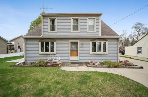 25204 W Loomis Rd, Waterford, WI 53185