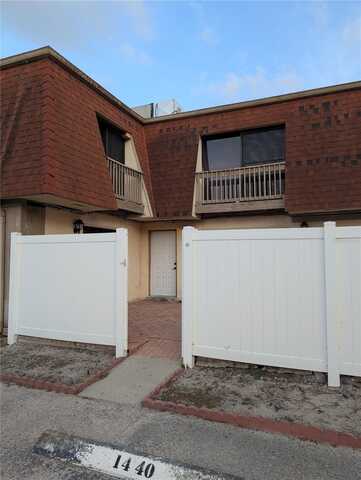 8114 OAK TRACE WAY, TAMPA, FL 33634