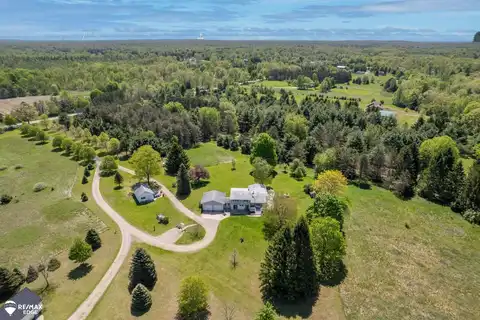 4705 Lonsberry, Columbiaville, MI 48421