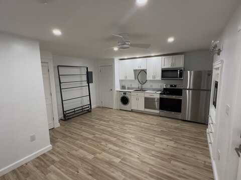 195 Thomas Burgin Pkwy, Quincy, MA 02169