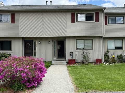 28 Southbridge Rd, Charlton, MA 01507