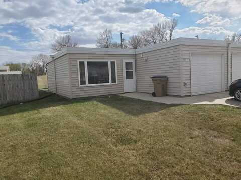 909A 21st Ave, Minot, ND 58703