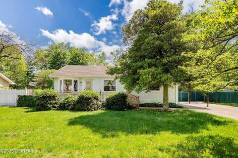 17 Chestnut Hill Drive, Toms River, NJ 08755