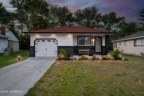 82 Fort De France Avenue, Toms River, NJ 08757
