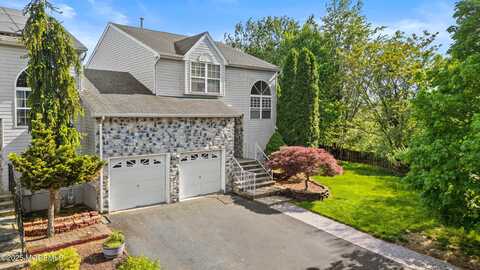 74 Kingfisher Court, Marlboro, NJ 07746