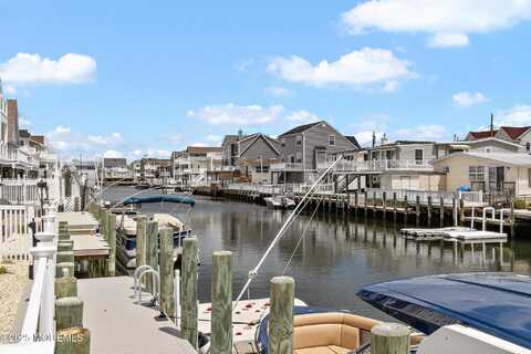 11 Barry Lane, Manahawkin, NJ 08050
