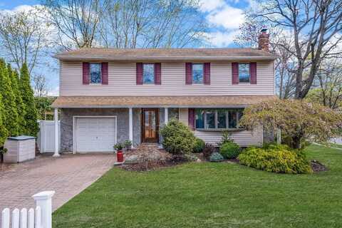 2 Armor Court, Kings Park, NY 11754