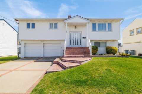 585 Nassau Avenue, Freeport, NY 11520