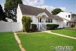14 Balsam Lane, Hicksville, NY 11801