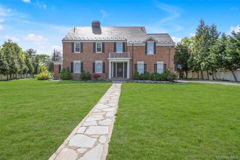 13 Arbor Place, Glen Cove, NY 11542
