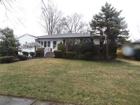 9 Balboa Drive, Kings Park, NY 11754