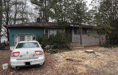 17 Heselton Street, Skowhegan, ME 04976