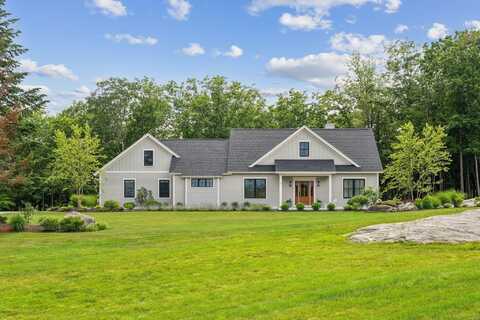 8 Farmview Drive, Pownal, ME 04069