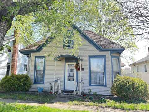 222 S Oak Street, Maroa, IL 61756