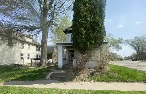 423 S State Avenue, Freeport, IL 61032