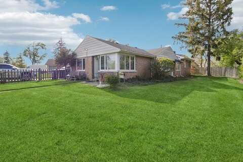2104 S River Road, Des Plaines, IL 60018