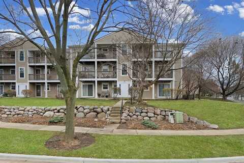 104 E Winchester Road, Libertyville, IL 60048