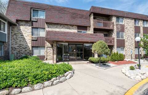 922 E Old Willow Road, Prospect Heights, IL 60070