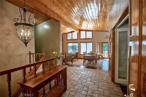 6204 Spruce Avenue, Angelus Oaks, CA 92305