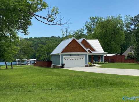 233 Lake Blvd, Scottsboro, AL 35769