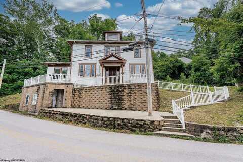 834 College Avenue, Morgantown, WV 26501