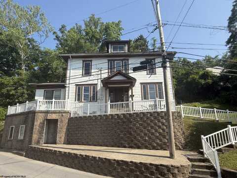 834 College Avenue, Morgantown, WV 26501
