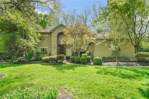 8448 Timber Trail, Brecksville, OH 44141