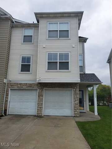 17633 Wildwood Lane, Cleveland, OH 44119