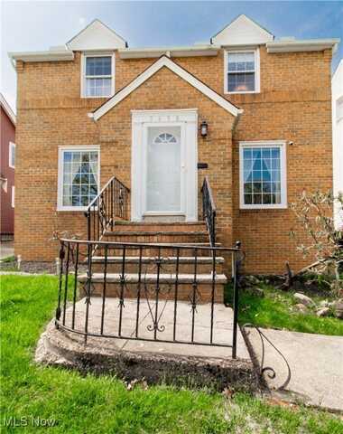 3698 Washington Boulevard, University Heights, OH 44118