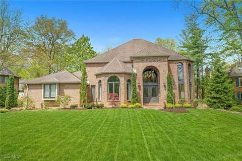 8654 Dunbar Lane, Brecksville, OH 44141