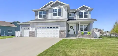 2842 McLeod Dr E, West Fargo, ND 58078