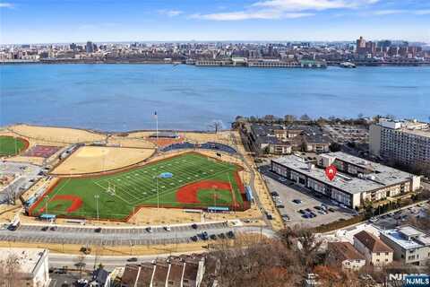 1111 River Road D5, Edgewater, NJ 07020