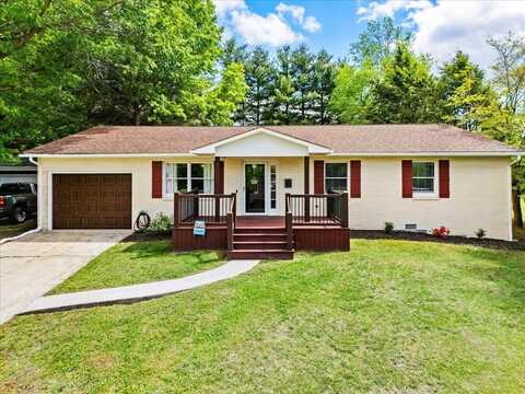 902 LOCUST Drive, Pearisburg, VA 24134