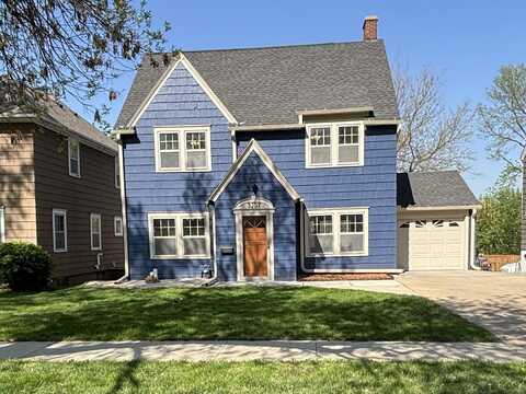 3207 Pierce St, Sioux City, IA 51104