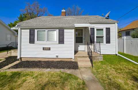 2211 S Alice St, Sioux City, IA 51106