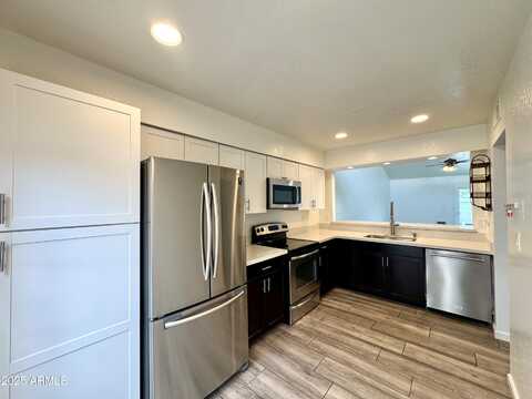 5114 E EDGEMONT Avenue, Phoenix, AZ 85008